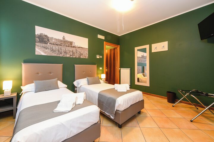 Room 25 of 104