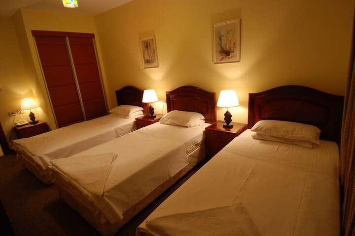 Room 9 of 17