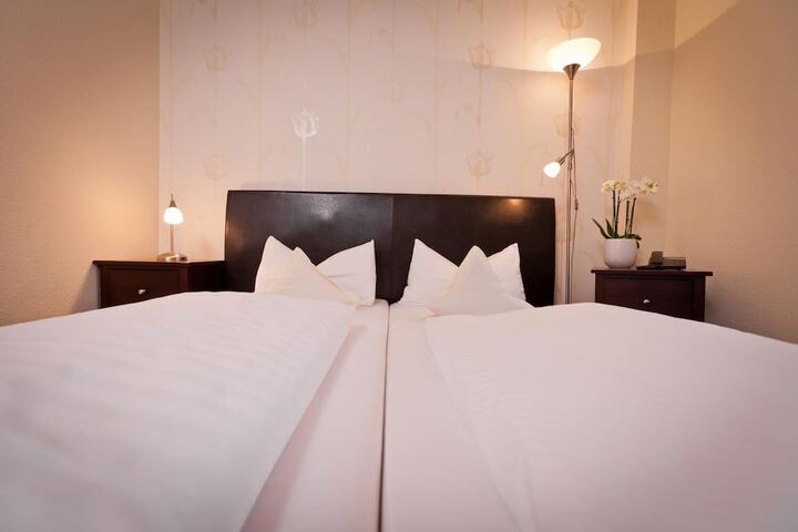 Room 8 of 20