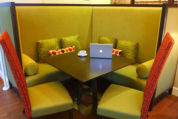 Lobby lounge