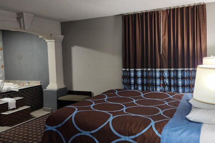 1 King Bed (13 of 15)