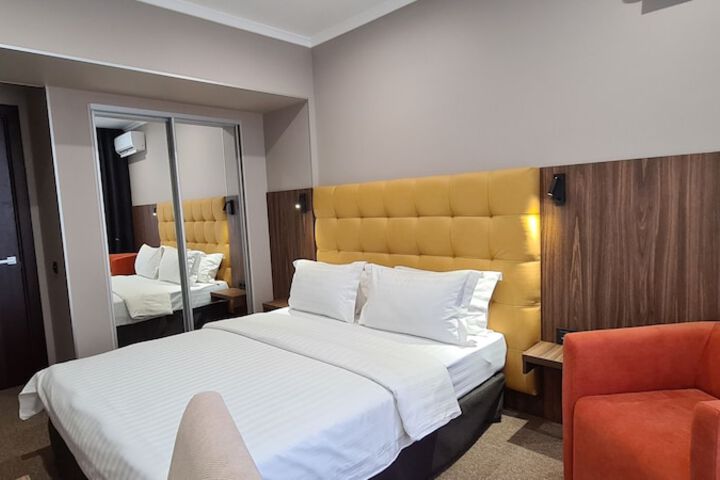 Room 9 of 37