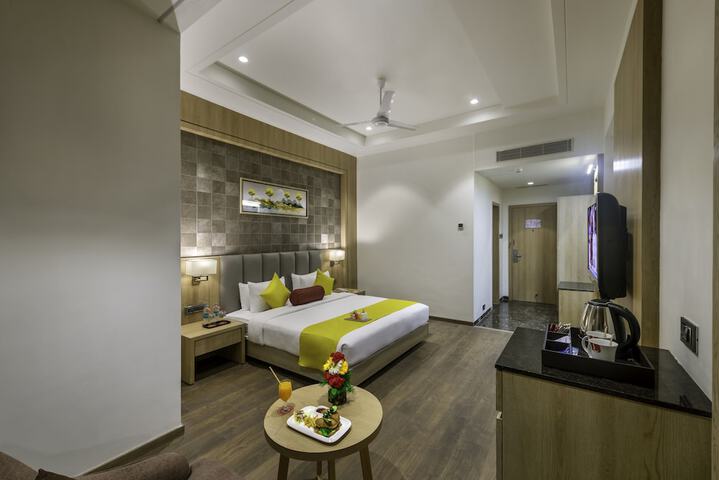 Room 13 of 36