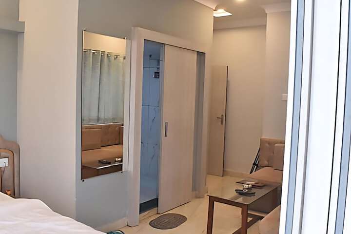 Room 10 of 29