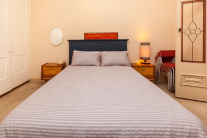 Room 10 of 93