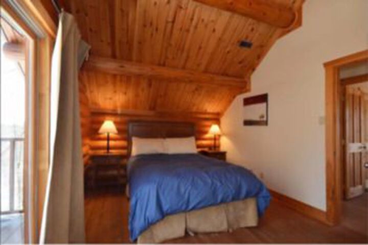 Room 7 of 12