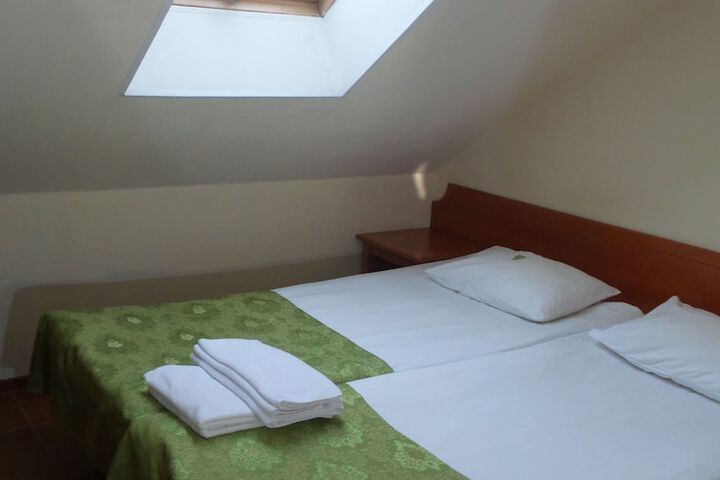 Room 6 of 39