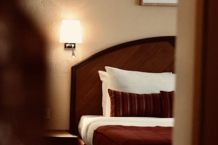 Room 27 of 87