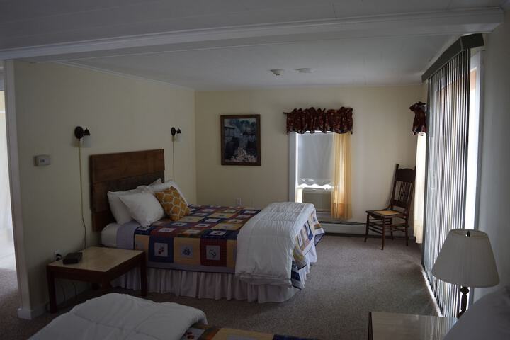 Room 4 of 63