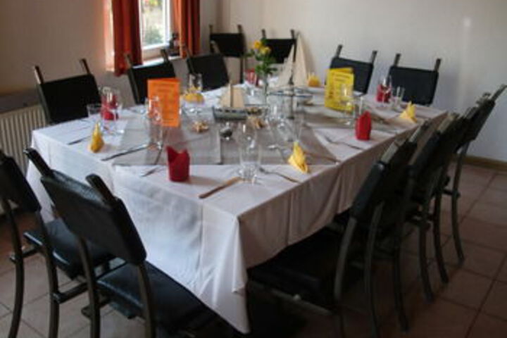 Dining 7 of 17