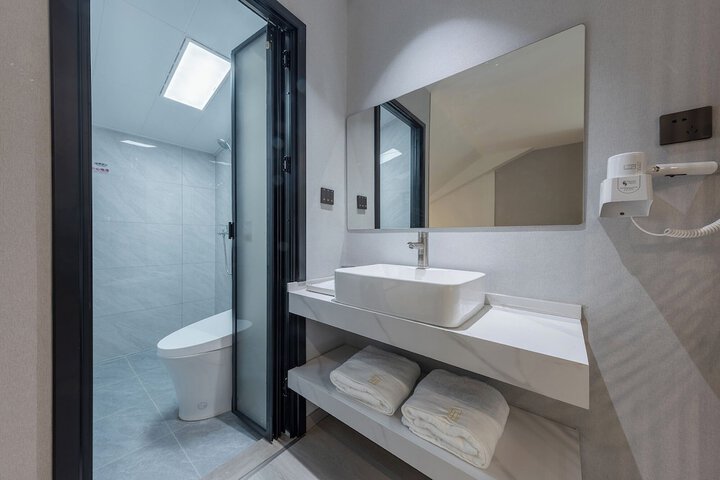 Room 20 of 28