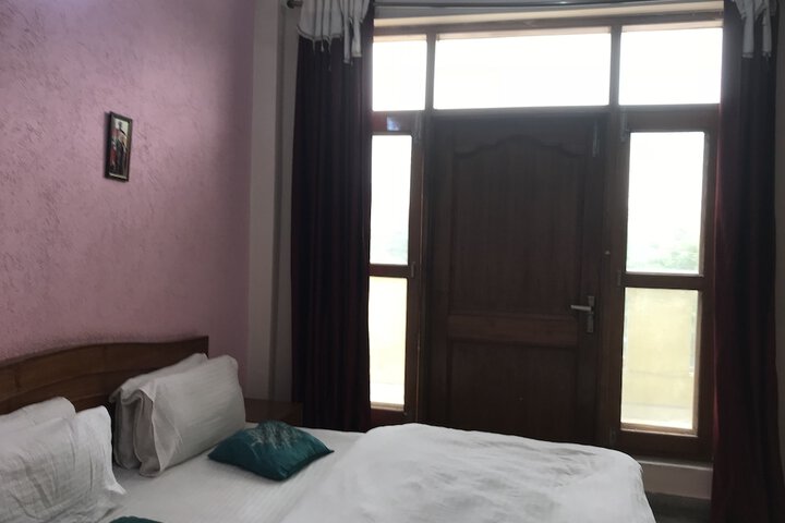 Room 3 of 18