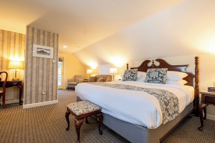 Room 42 of 176