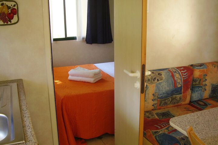 Room 2 of 35