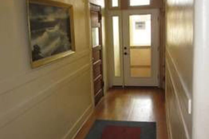 Ballroom/Hall 28 of 34