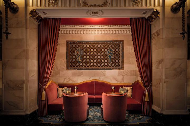 Lounge 82 of 104