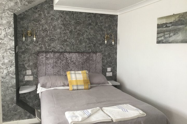 Room 43 of 170