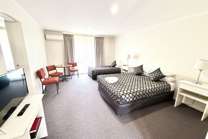 Room 2 of 31