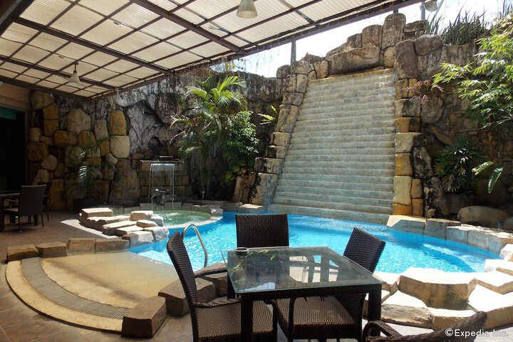 Pool Hotel