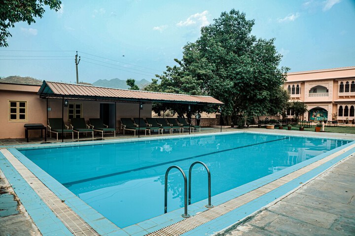Pool 32 of 71