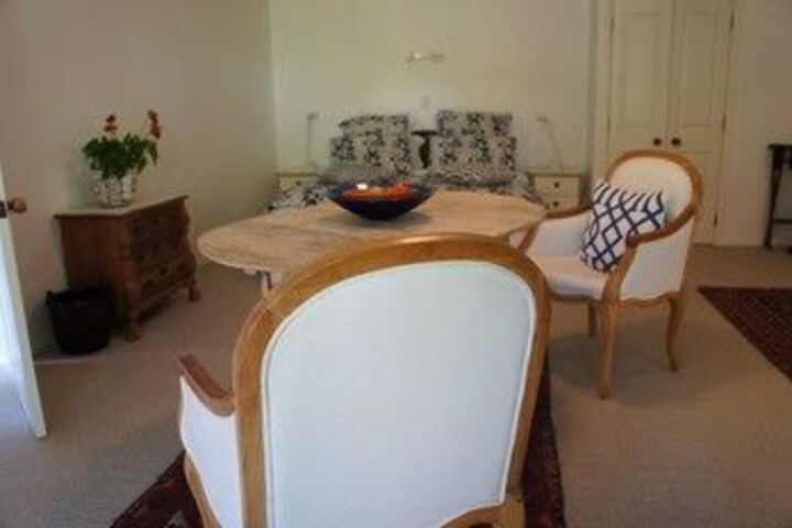 Room 10 of 12