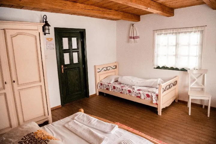 Room 4 of 13