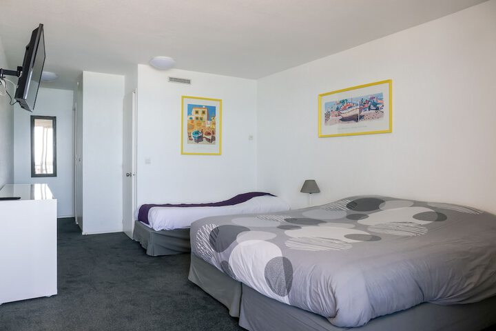 Room 3 of 47