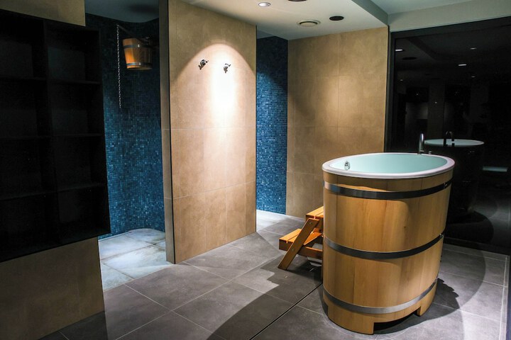 Spa 33 of 45