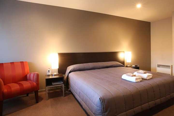 Room 4 of 16