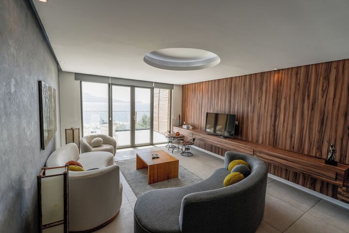 Room 50 of 180