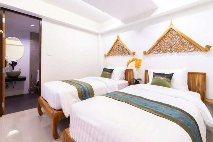 Room 13 of 29