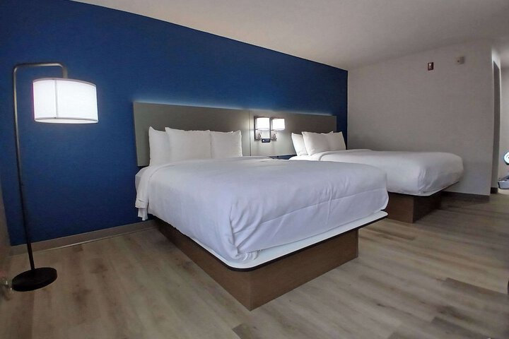 2 Queen Beds (13 of 20)