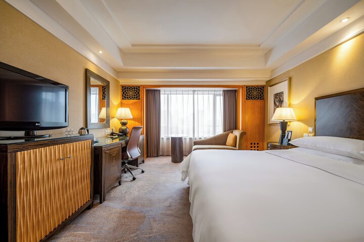 Room 25 of 77