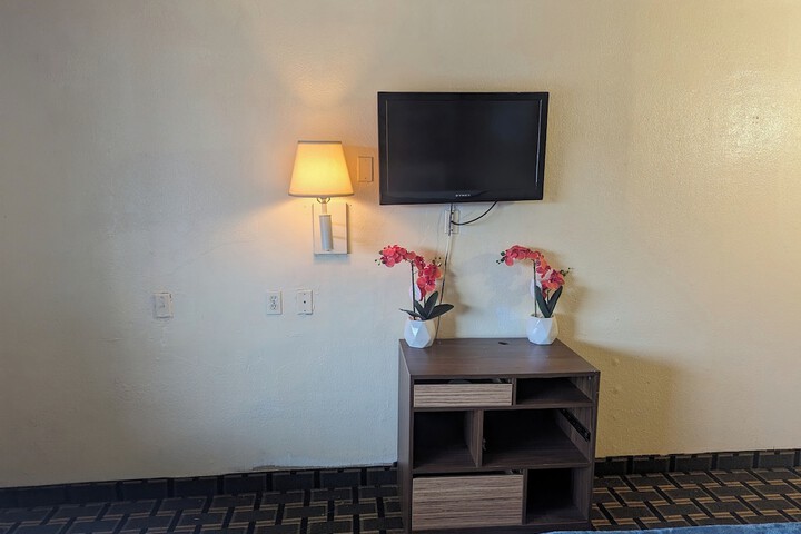Standard Room, King or Two Doubles (1 of 10)