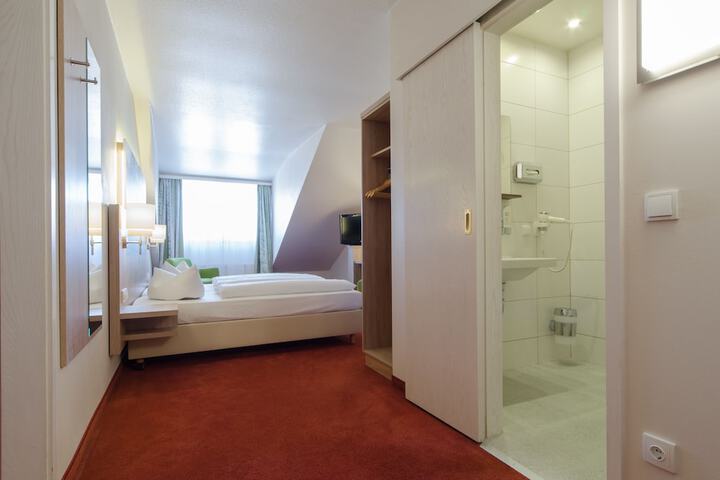 Room 10 of 35
