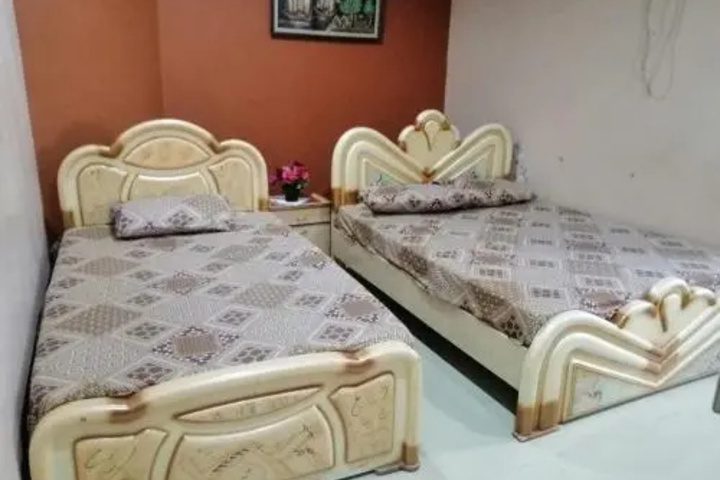 Room 5 of 10