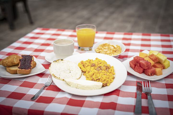 Breakfast/Coffee Service 17 of 20