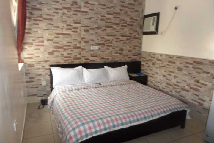 Room 7 of 16