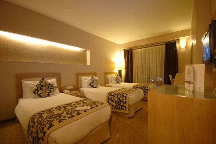 Room 6 of 62