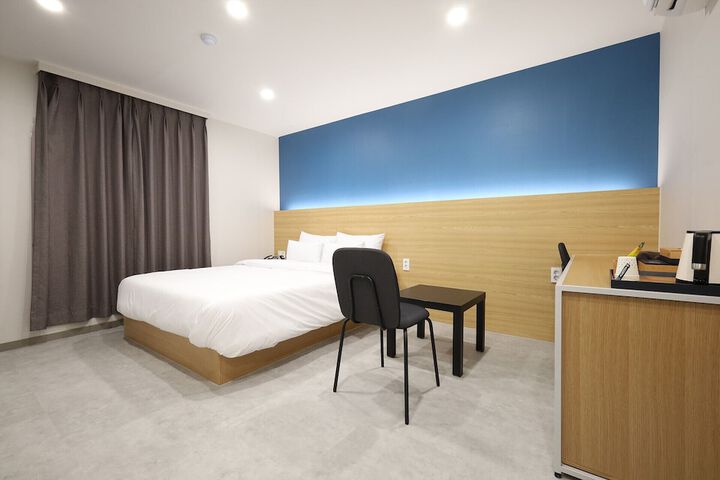 Room 2 of 62