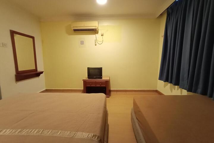 Room 1 of 40
