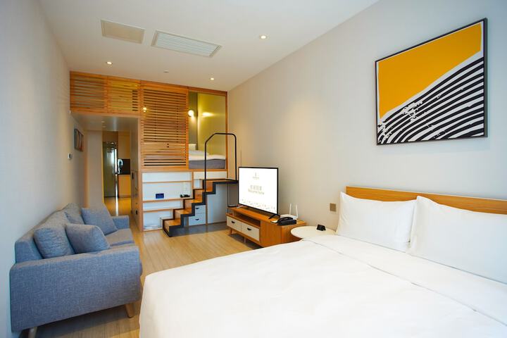 Room 13 of 40