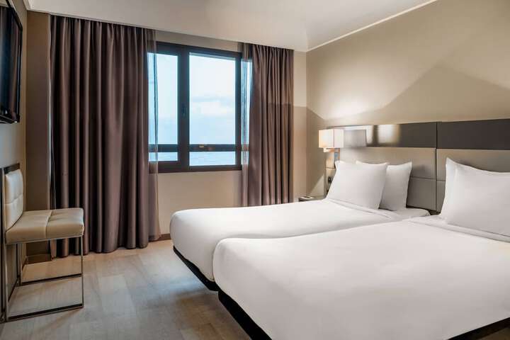 Room 10 of 60