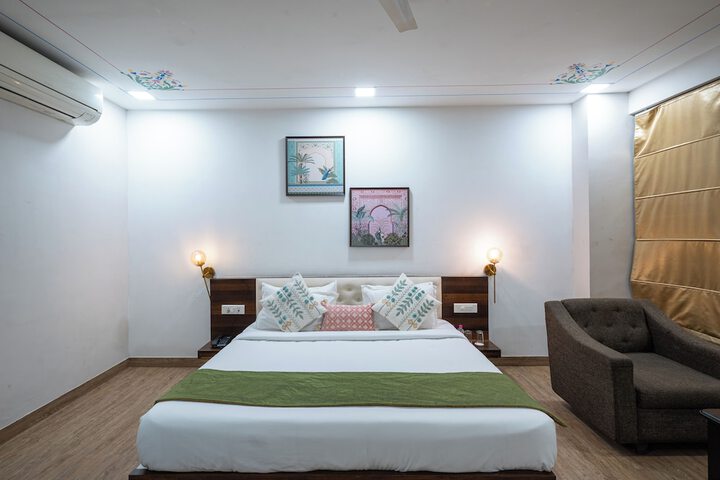Room 12 of 34