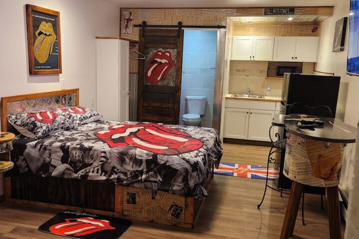 Room 5 of 16