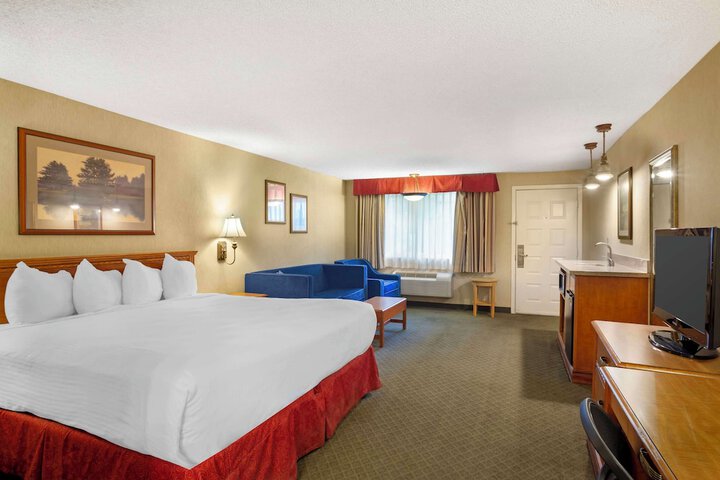 1 King Bed Microwave and Refrigerator Full Breakfast (4 of 11)