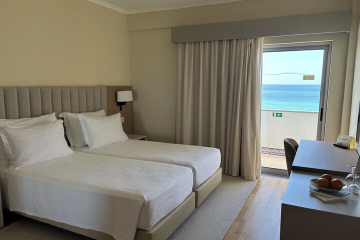 Room 33 of 86