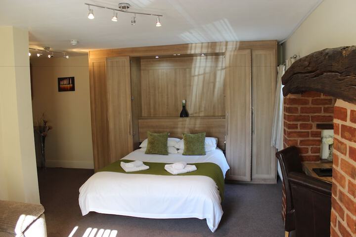 Room 15 of 102