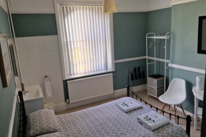 Room 33 of 86