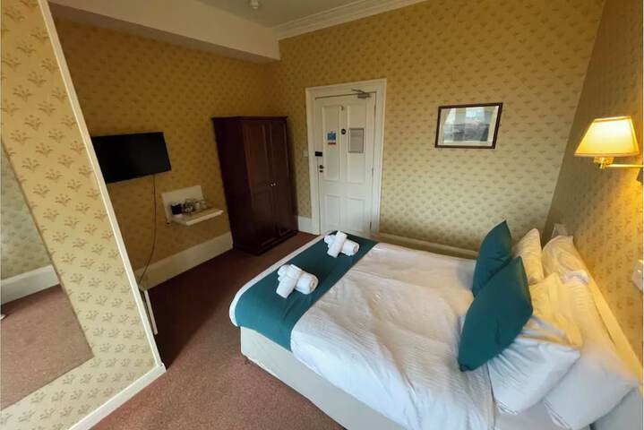 Room 76 of 132